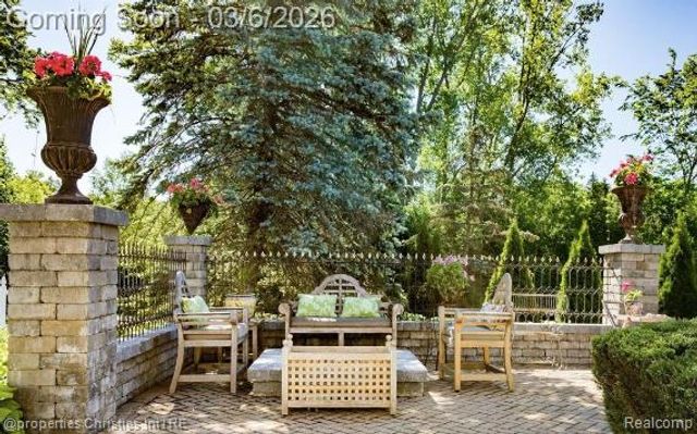 275 Barden Road, Bloomfield Hills, MI 48304