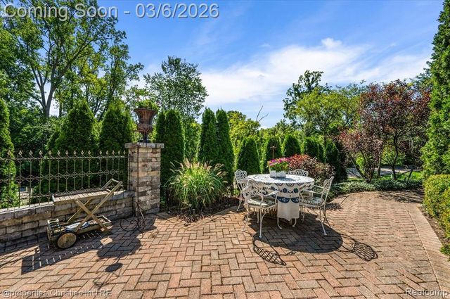275 Barden Road, Bloomfield Hills, MI 48304