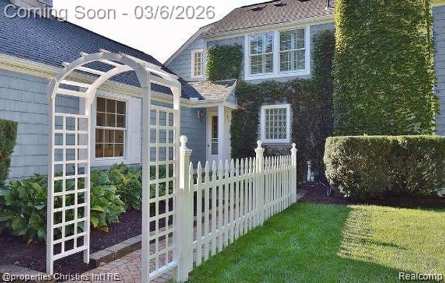 275 Barden Road, Bloomfield Hills, MI 48304