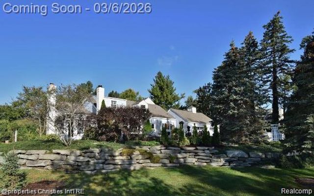 275 Barden Road, Bloomfield Hills, MI 48304