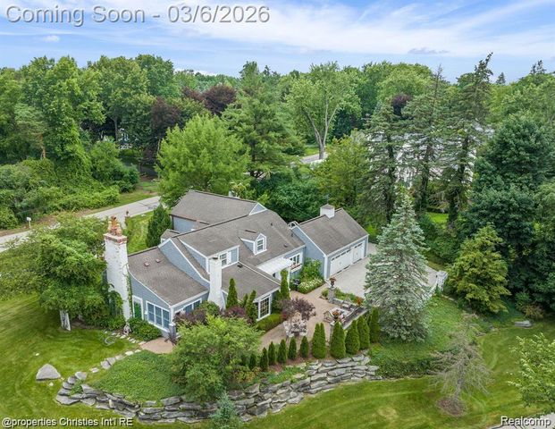 275 Barden Road, Bloomfield Hills, MI 48304