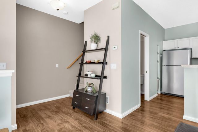 430 Willoughby Way W, Hopkins, MN 55305