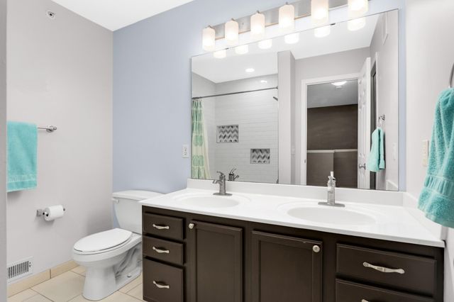 430 Willoughby Way W, Hopkins, MN 55305