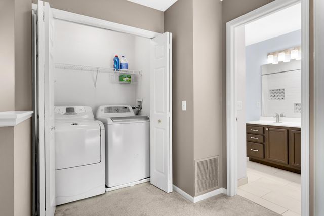 430 Willoughby Way W, Hopkins, MN 55305