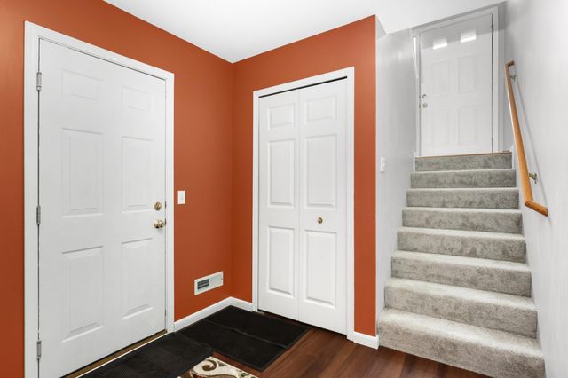 430 Willoughby Way W, Hopkins, MN 55305