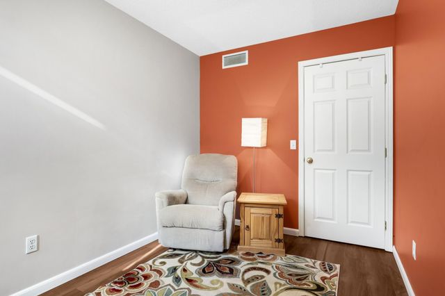 430 Willoughby Way W, Hopkins, MN 55305