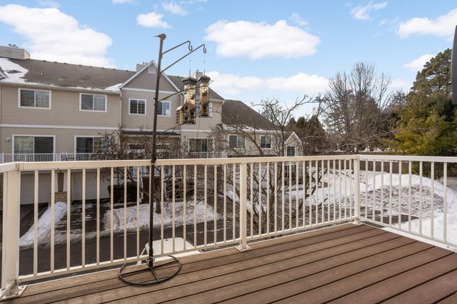 430 Willoughby Way W, Hopkins, MN 55305