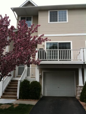 430 Willoughby Way W, Hopkins, MN 55305