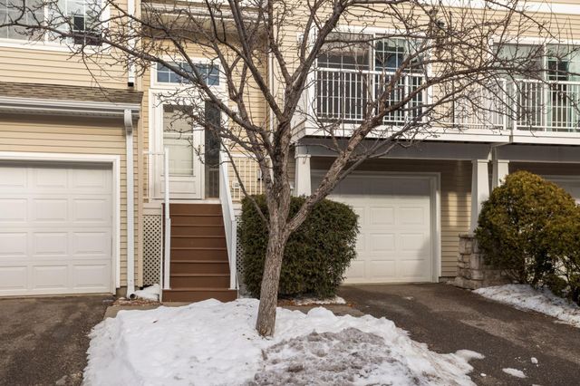 430 Willoughby Way W, Hopkins, MN 55305