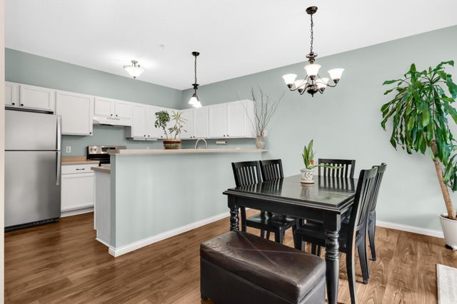 430 Willoughby Way W, Hopkins, MN 55305