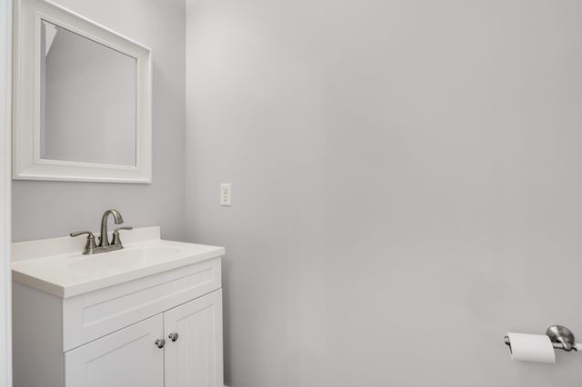 430 Willoughby Way W, Hopkins, MN 55305