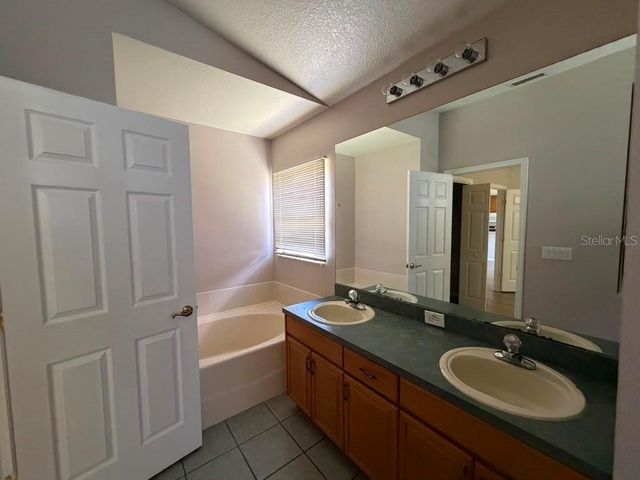 18014 ARBOR CREST DRIVE, Tampa, FL 33647