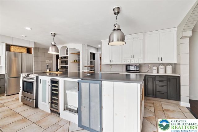 2230 Greenwood Road, Salisbury Twp, PA 18103