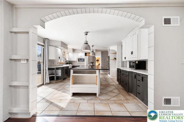 2230 Greenwood Road, Salisbury Twp, PA 18103