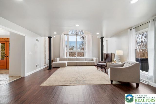 2230 Greenwood Road, Salisbury Twp, PA 18103