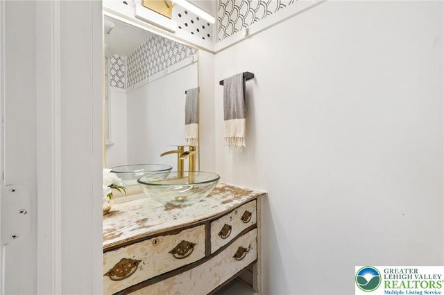 2230 Greenwood Road, Salisbury Twp, PA 18103