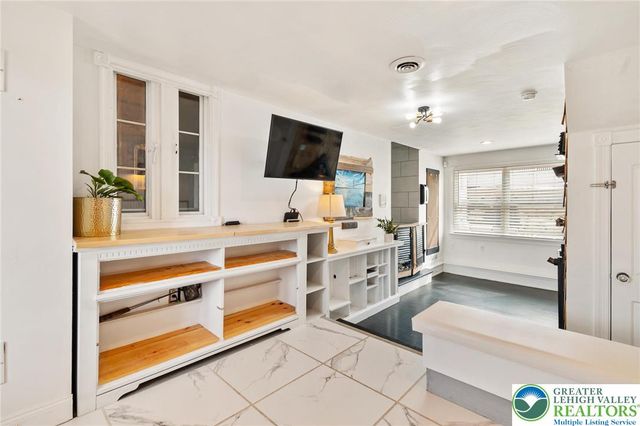 2230 Greenwood Road, Salisbury Twp, PA 18103