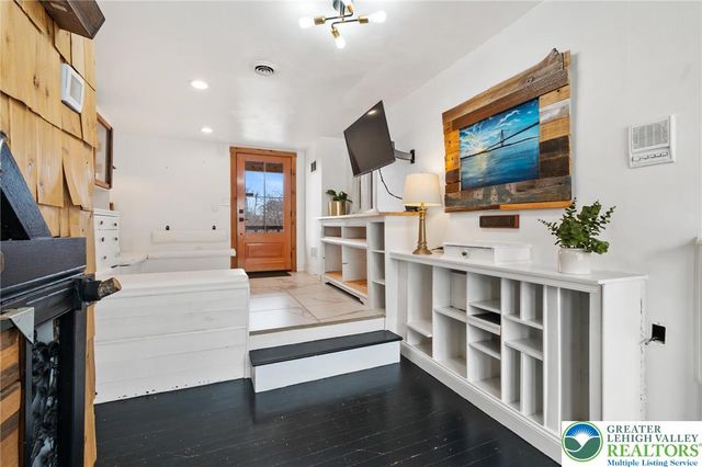 2230 Greenwood Road, Salisbury Twp, PA 18103