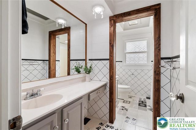 2230 Greenwood Road, Salisbury Twp, PA 18103