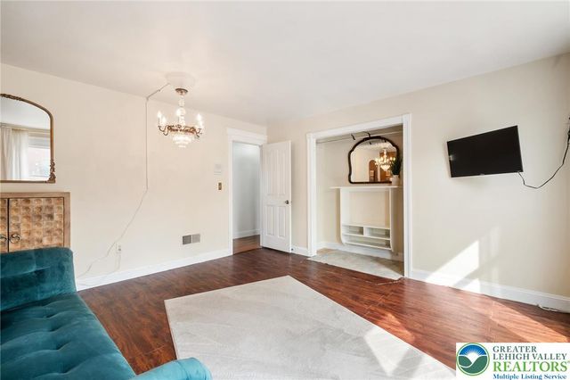 2230 Greenwood Road, Salisbury Twp, PA 18103