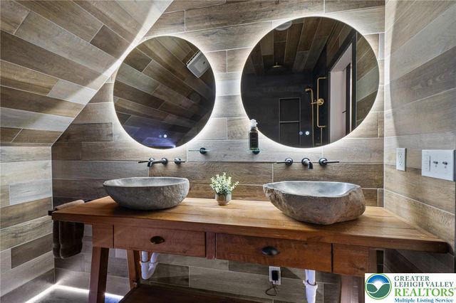 2230 Greenwood Road, Salisbury Twp, PA 18103