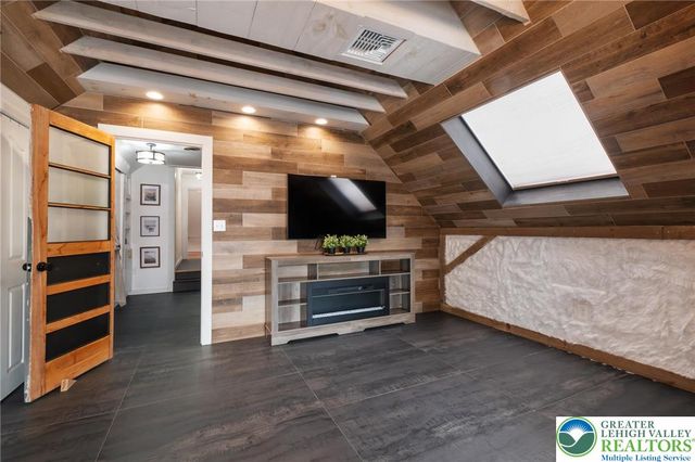 2230 Greenwood Road, Salisbury Twp, PA 18103