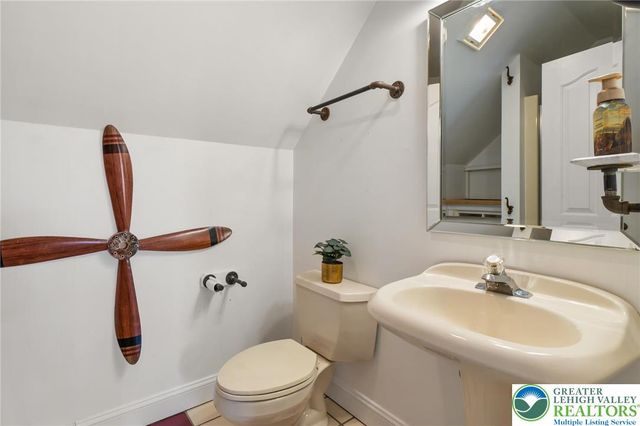 2230 Greenwood Road, Salisbury Twp, PA 18103