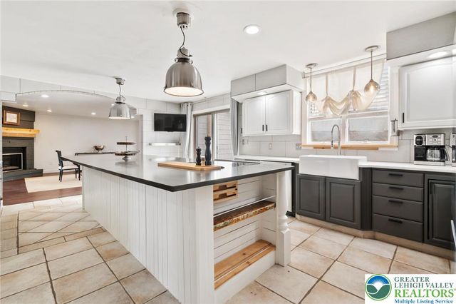 2230 Greenwood Road, Salisbury Twp, PA 18103