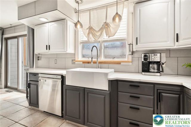 2230 Greenwood Road, Salisbury Twp, PA 18103