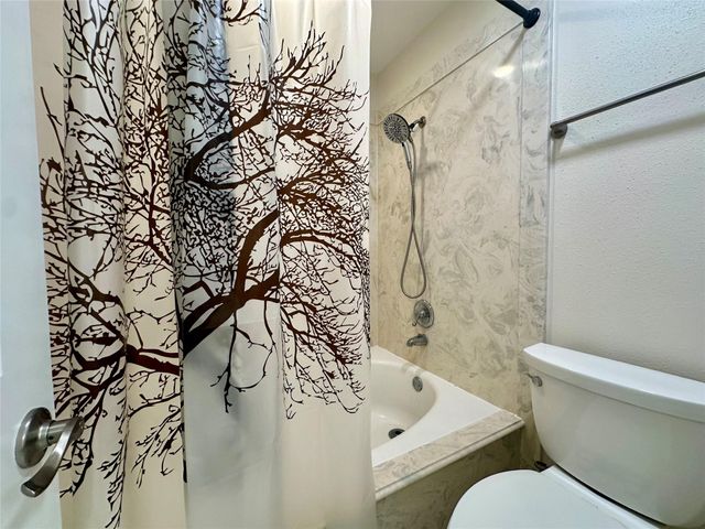 2486 Bering Drive 2486, Houston, TX 77057