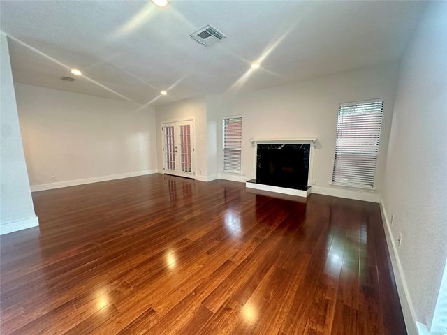 2486 Bering Drive 2486, Houston, TX 77057