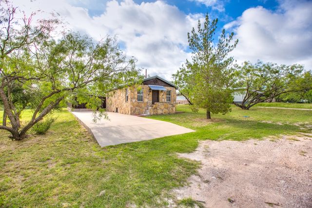 503 Driftwood Dr, Robert Lee, TX 76945