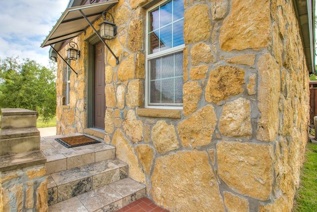 503 Driftwood Dr, Robert Lee, TX 76945