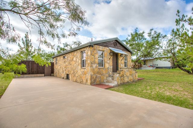 503 Driftwood Dr, Robert Lee, TX 76945