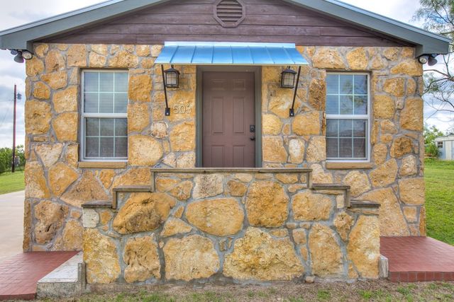 503 Driftwood Dr, Robert Lee, TX 76945