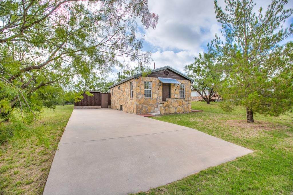 503 Driftwood Dr, Robert Lee, TX 76945