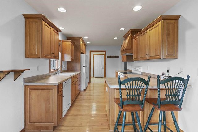394 WOODFIELD DRIVE, Green Bay, WI 54313
