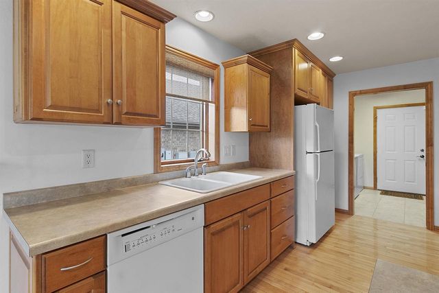 394 WOODFIELD DRIVE, Green Bay, WI 54313