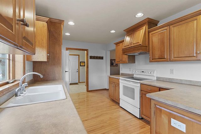 394 WOODFIELD DRIVE, Green Bay, WI 54313