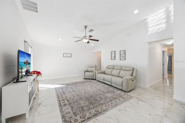 2015 ORANGE AVENUE, St Cloud, FL 34769