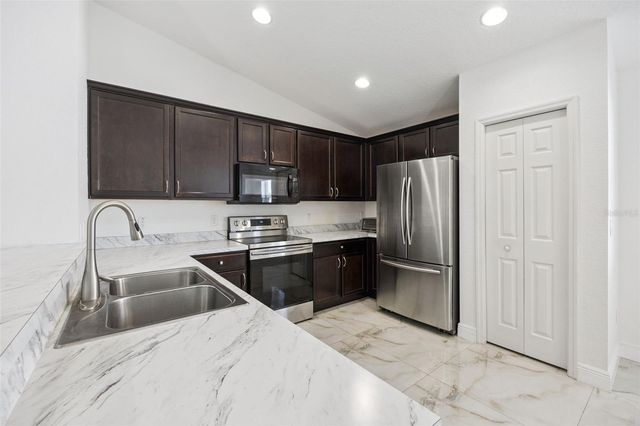 2015 ORANGE AVENUE, St Cloud, FL 34769