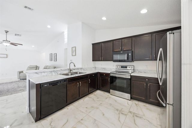 2015 ORANGE AVENUE, St Cloud, FL 34769