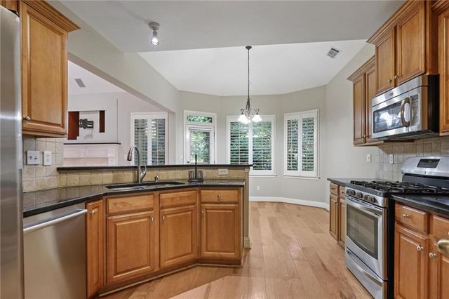 105 Peregrine Way NW, Kennesaw, GA 30144