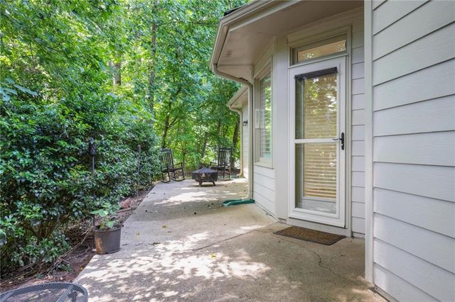 105 Peregrine Way NW, Kennesaw, GA 30144