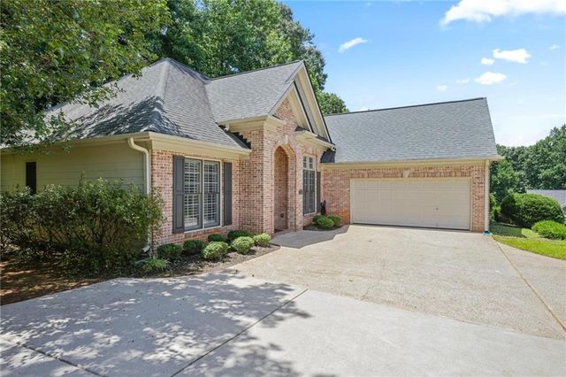 105 Peregrine Way NW, Kennesaw, GA 30144