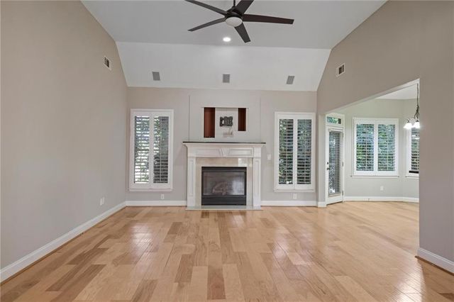 105 Peregrine Way NW, Kennesaw, GA 30144