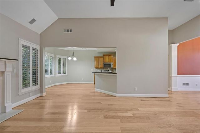105 Peregrine Way NW, Kennesaw, GA 30144