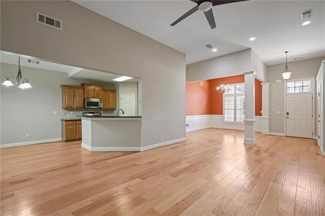 105 Peregrine Way NW, Kennesaw, GA 30144