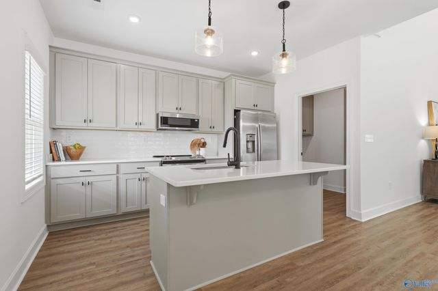 2712 8th Avenue SW, Huntsville, AL 35805