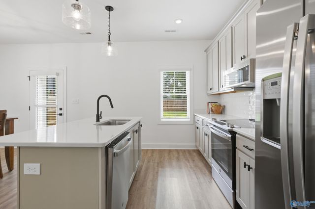 2712 8th Avenue SW, Huntsville, AL 35805